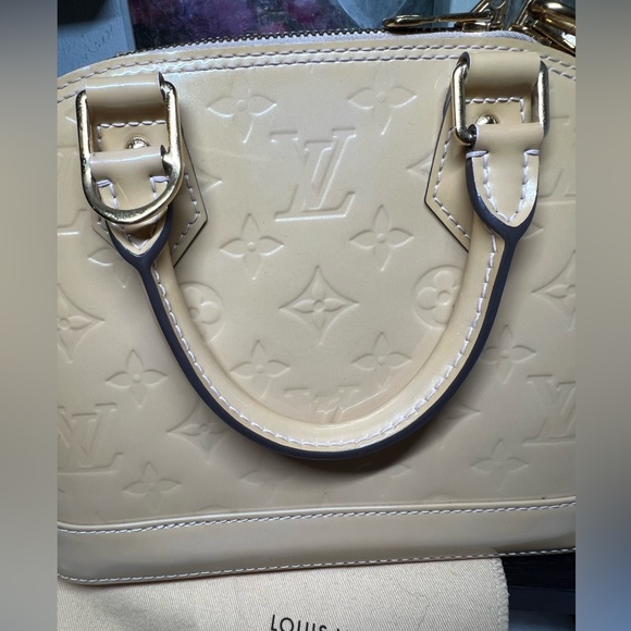 Louis Vuitton Alma Vernis Bb Beige Patent Leather Shoulder Bag - Picture 10 of 16